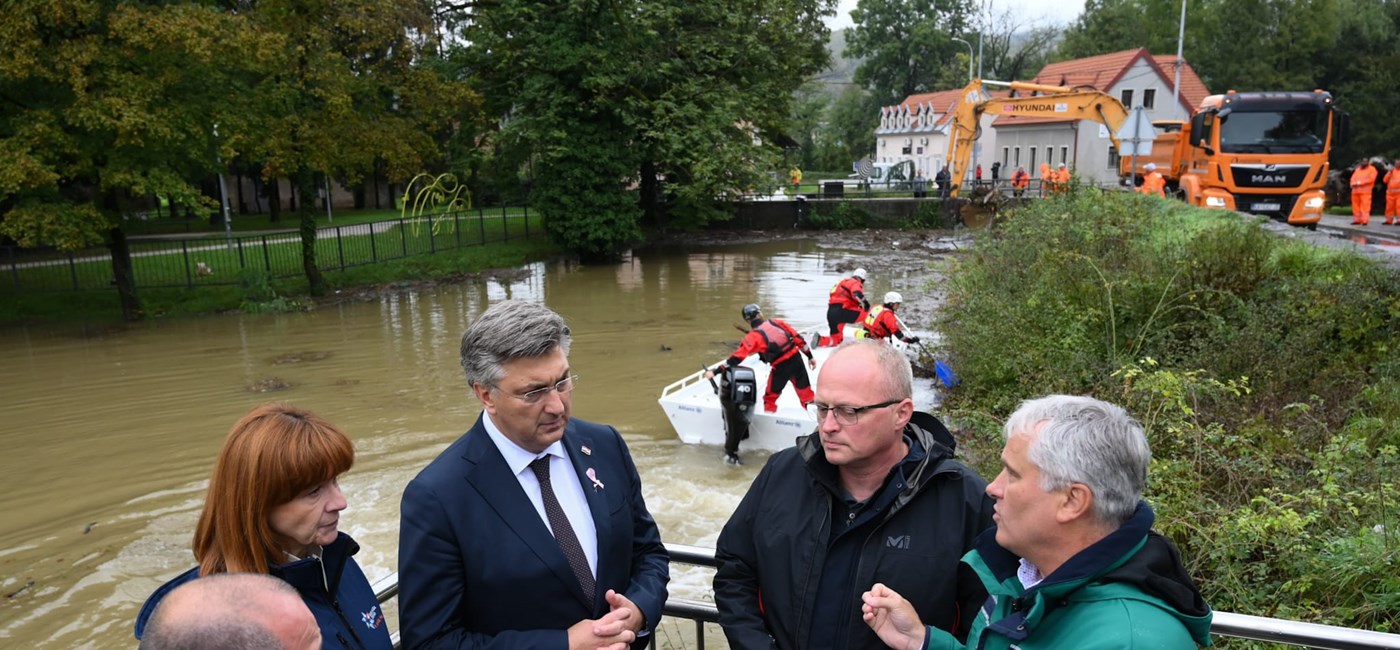 Plenković obišao poplavljeno područje Ogulina; u obranu od poplava ulažu se značajna novčana sredstva